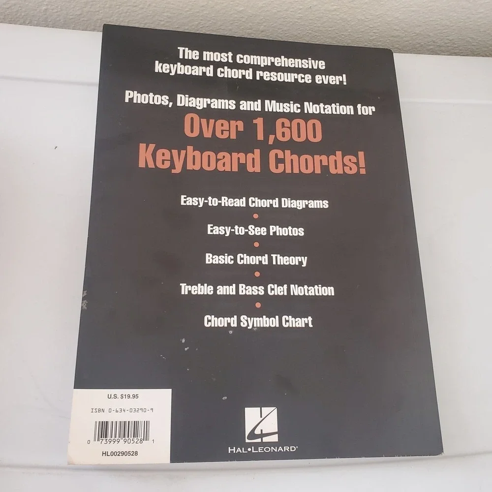 Hal Leonard Picture Chord Encyclopedia Over 1,600 Keyboard Chords Book